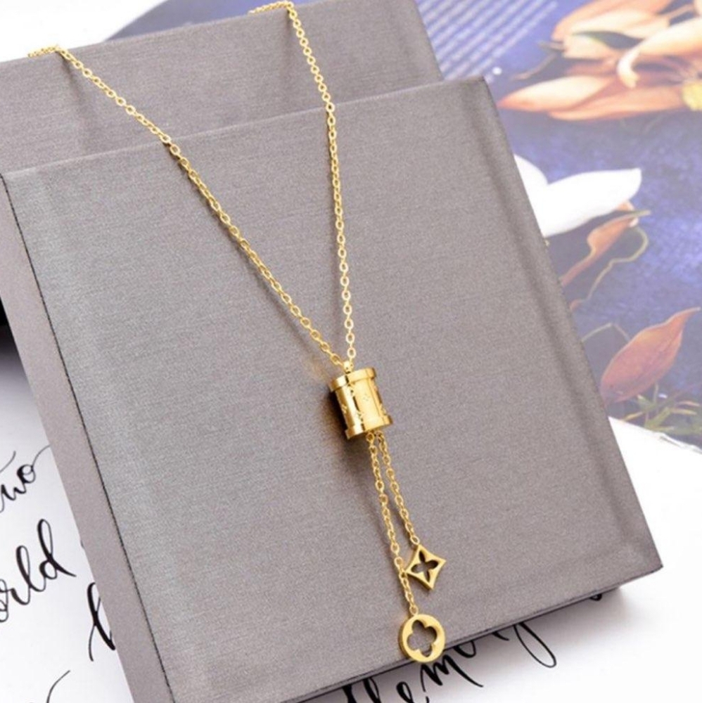 Lucky Flowers Clover Pendant Dangling Necklace